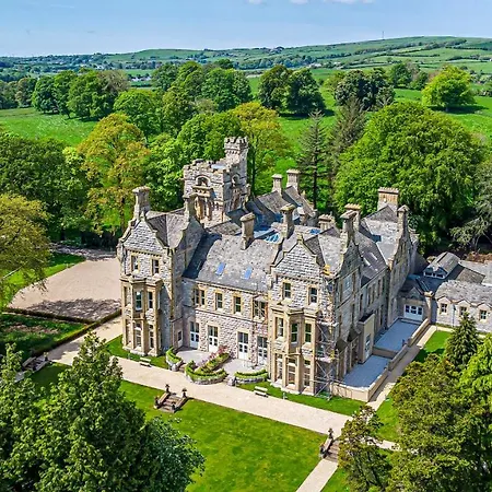 The Alfred Stone Cross Mansion Apartment *