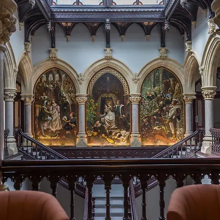 The Alfred Stone Cross Mansion * Улверстон