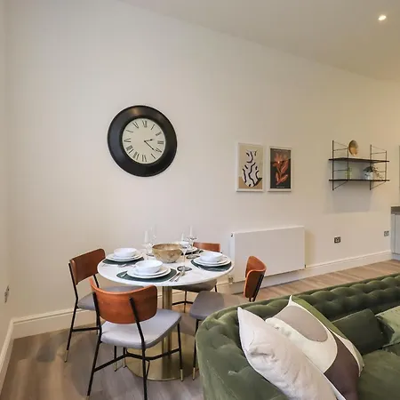 The Alfred Stone Cross Mansion Улверстон