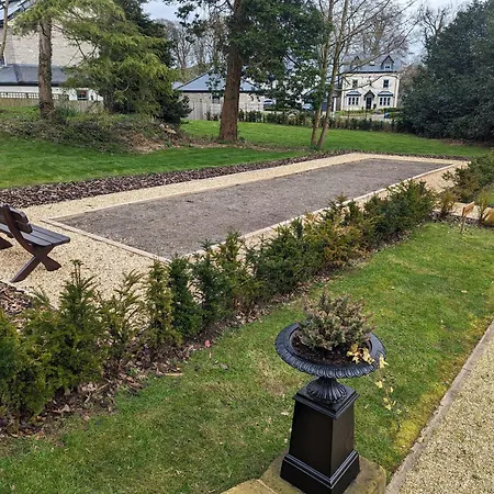 The Alfred Stone Cross Mansion * Улверстон